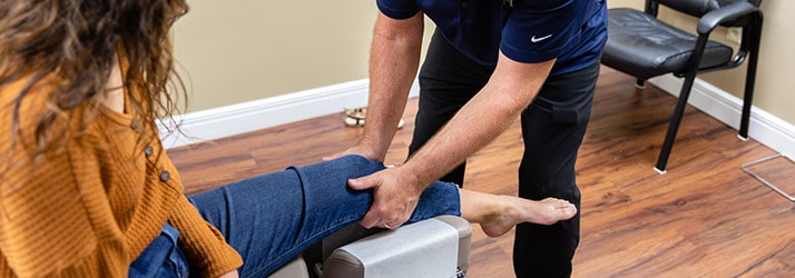 Chiropractor Forsyth MO Travis Sellers Knee Pain Treatment